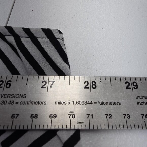 Cato Shirt Womens 26/28W Black White Sleeveless Mock Neck Lattice Keyhole Print - Picture 9 of 10